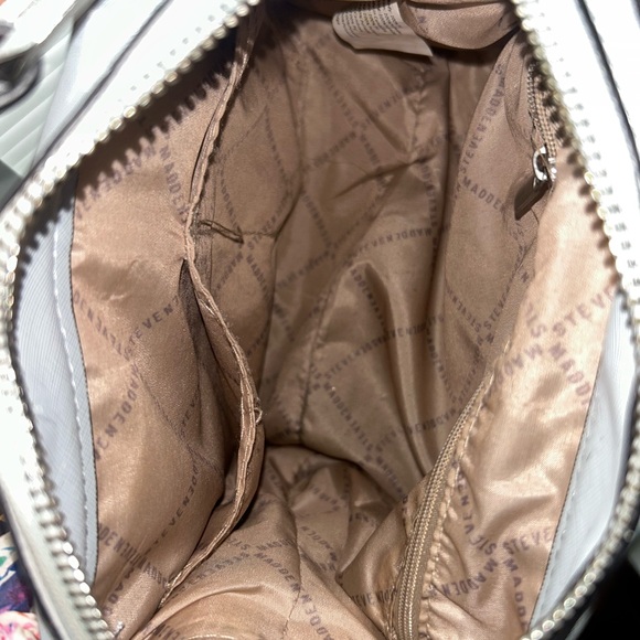 Steve Madden Gray and Pink Shoulder Bag with Floral Accent - Picture 4 of 4